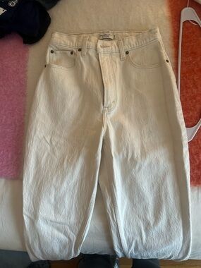 Abercrombie & Fitch Women's Straight-Leg White Jeans